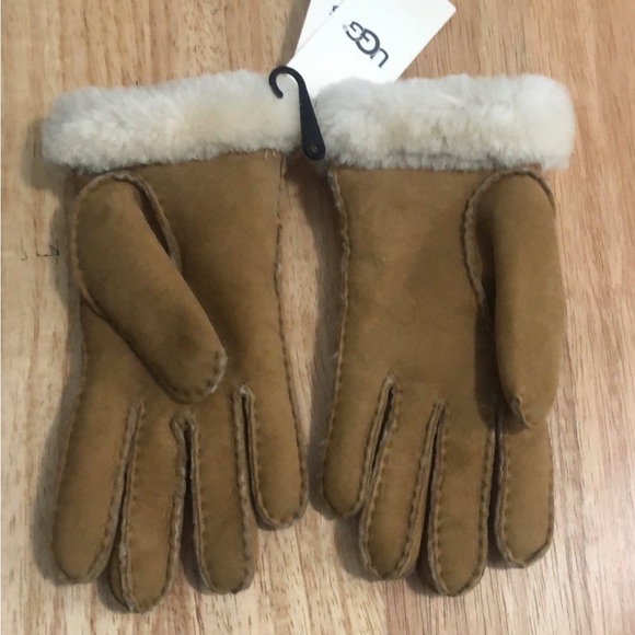 UGG Single Point Hand Sewn Water Resistant Chestnut Sheepskin Gloves - Picture 2 of 2